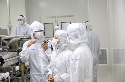 奥运冠军何可欣带网友“云参观”USANA葆婴园区，揭秘高端消毒服务